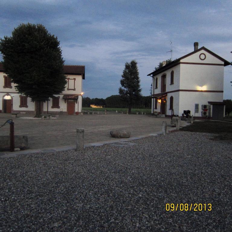 Bed And Breakfast Azienda Agricola Cascina Salazzara Magenta Exteriör bild